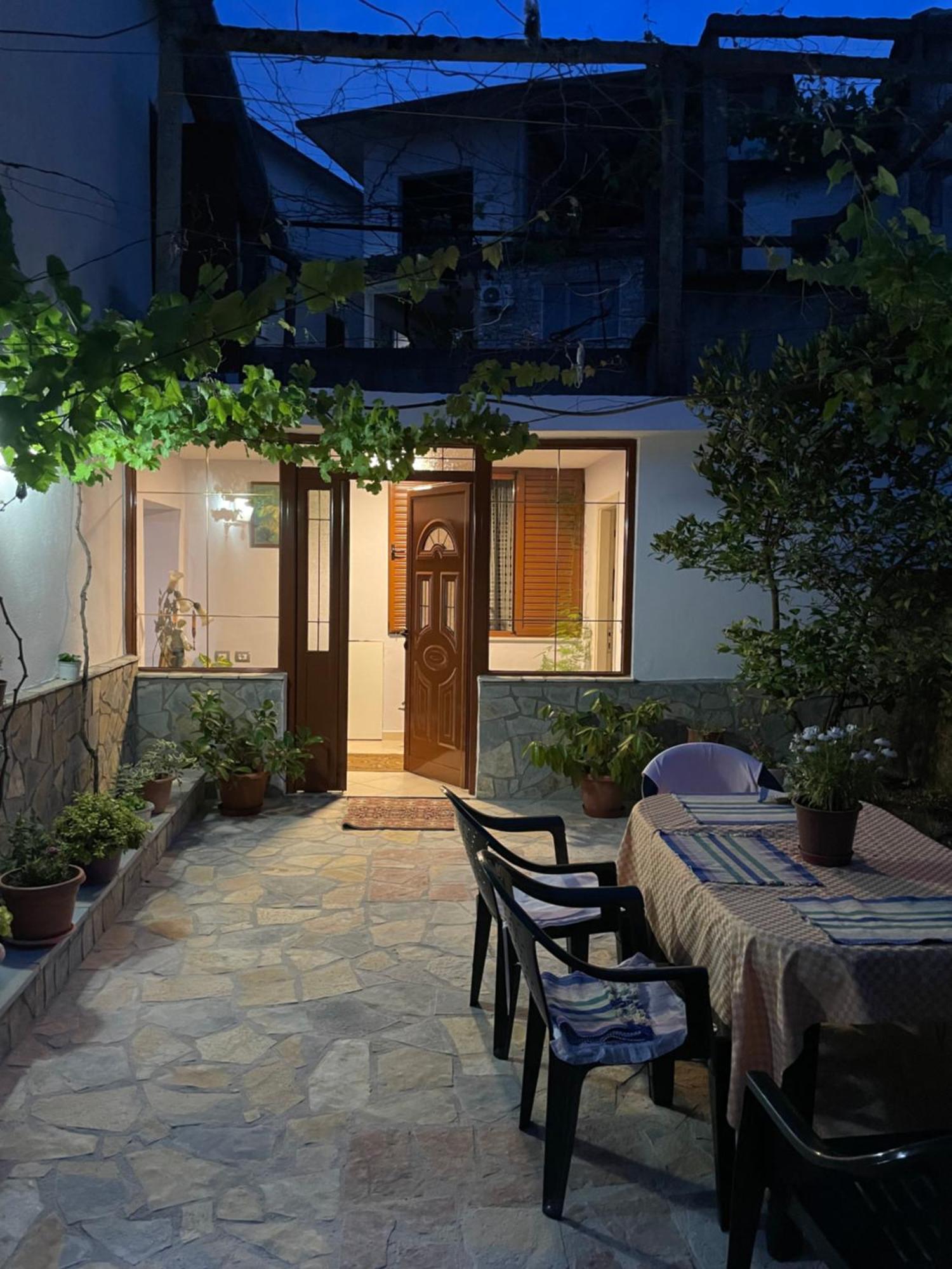 Luigi Guest House Gjirokastër Exterior foto