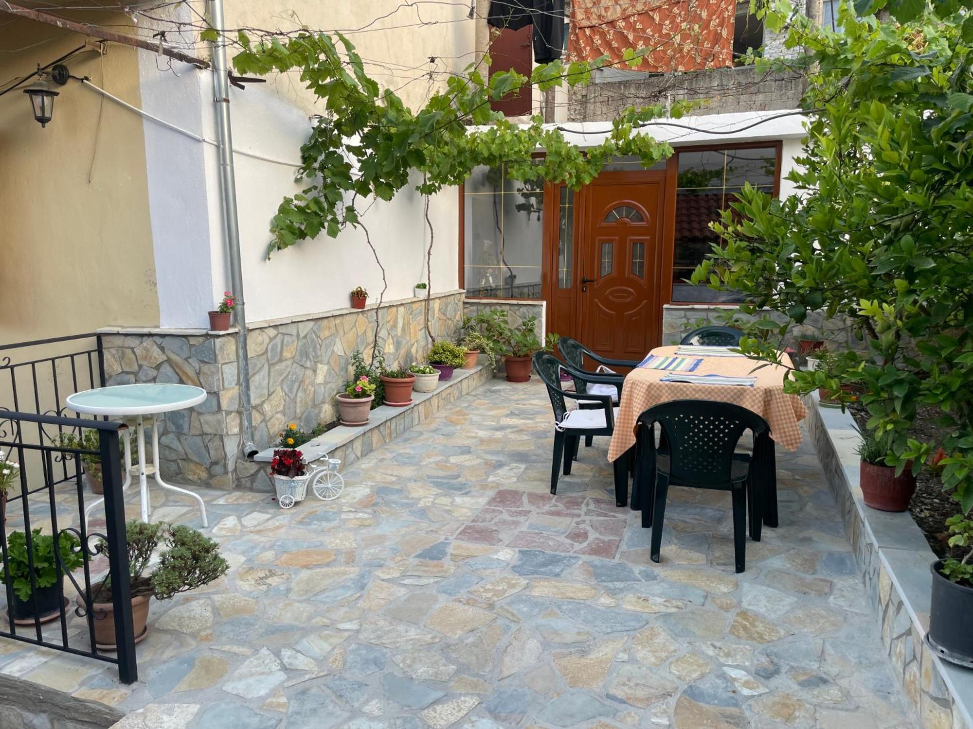 Luigi Guest House Gjirokastër Exterior foto