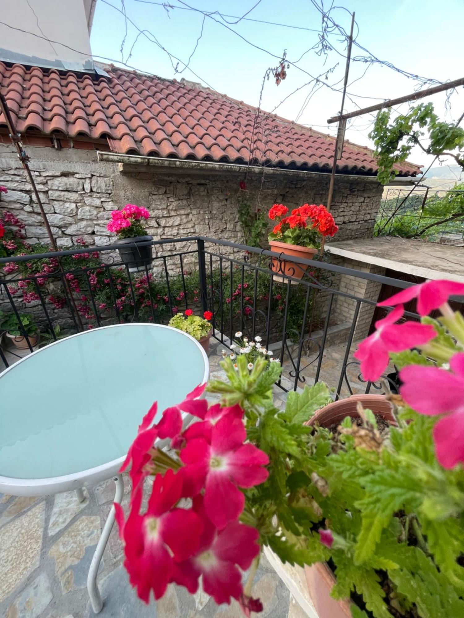 Luigi Guest House Gjirokastër Exterior foto