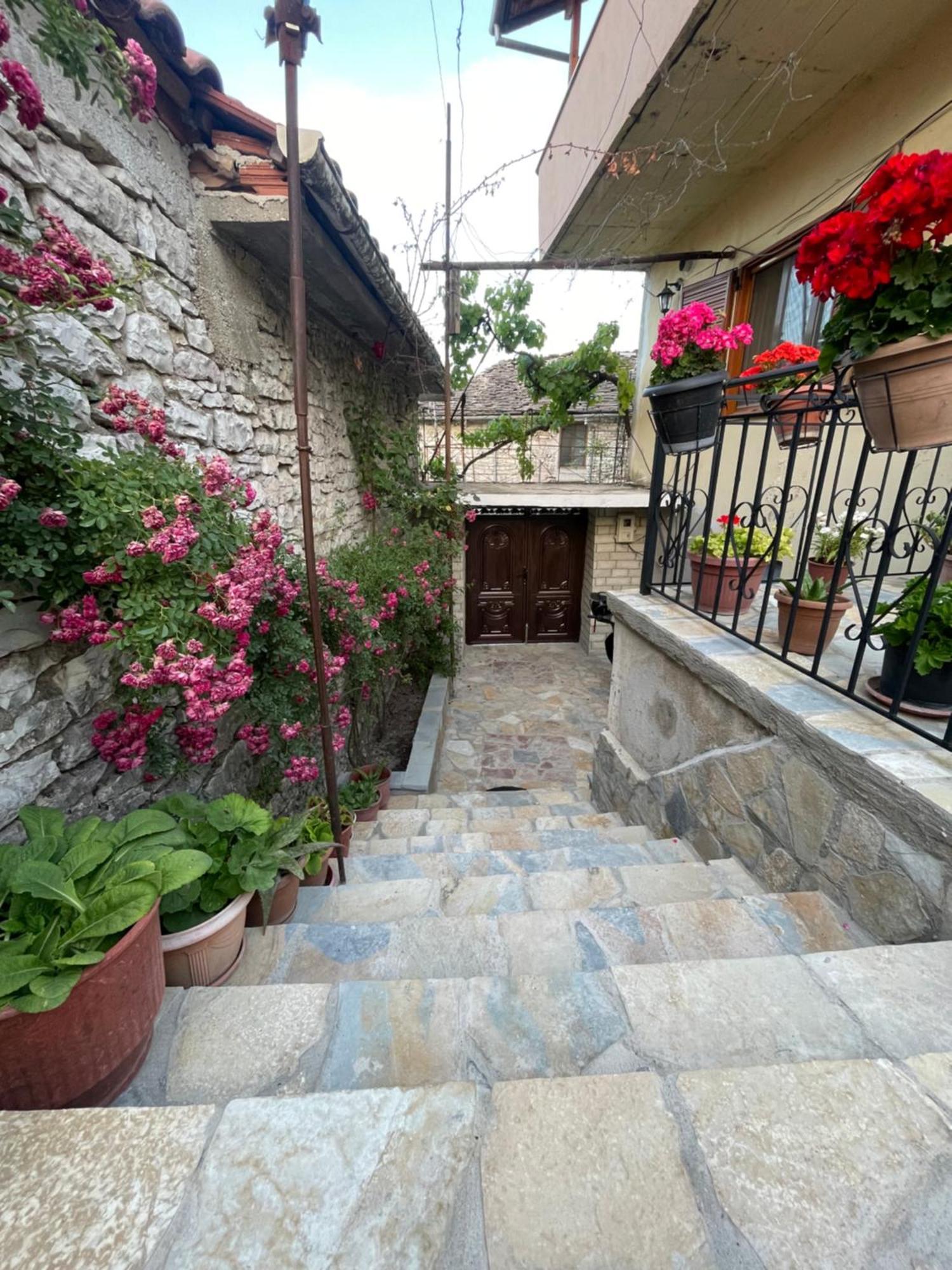 Luigi Guest House Gjirokastër Exterior foto