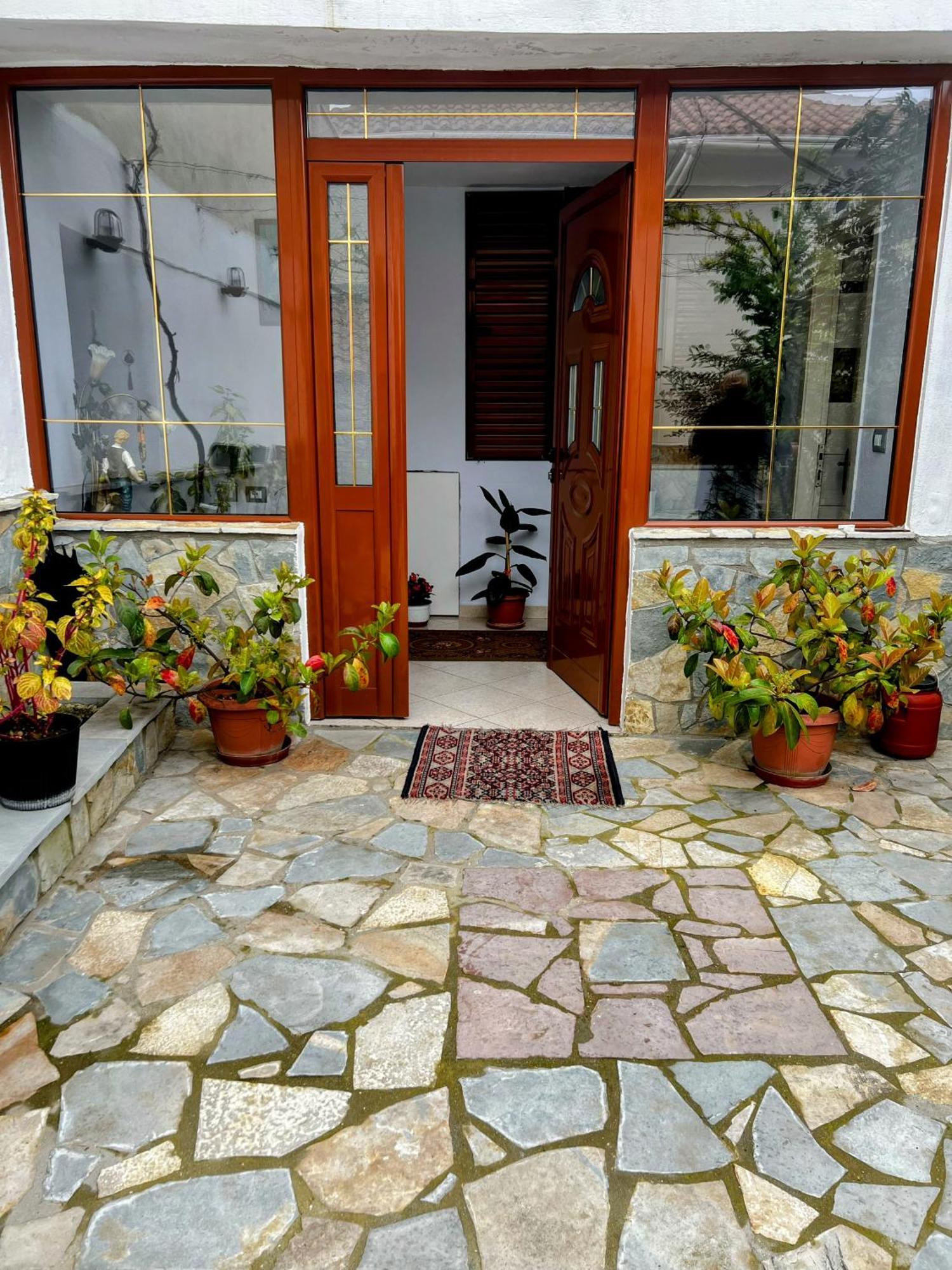 Luigi Guest House Gjirokastër Exterior foto